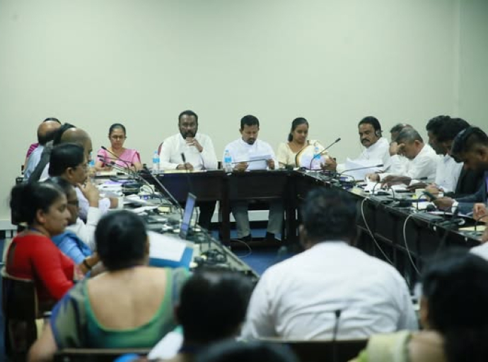 2025 ஆம் ஆண்டு வரவுசெலவுத்திட்டத்தில் அமைச்சுக்கள் சிலவற்றுக்கான முன்மொழிவுகளின் நிதிசார் மற்றும் பௌதிக முன்னேற்றம் குறித்து துறைசார் மேற்பார்வைக் குழுவில் கலந்துரையாடல்